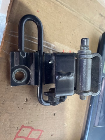 Завіса дверей задніх лівих 7L0833411A VAG