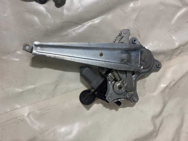 Привід ліфта задній 85720AE010 TOYOTA