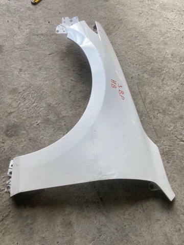 Переднє ліве крило BDMT52210 MAZDA