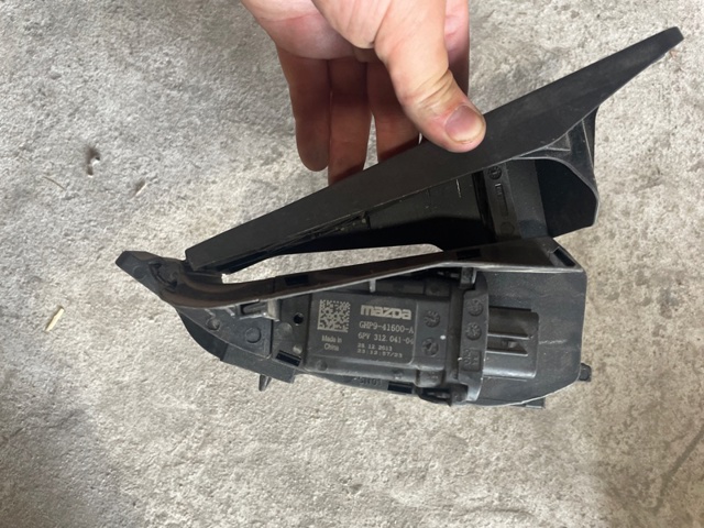 Педаль акселератора GHP941600 MAZDA