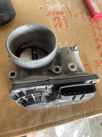 Блок дросельної заслінки PE0113640 MAZDA