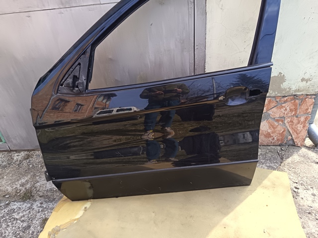 Водійські двері 41518256823 BMW