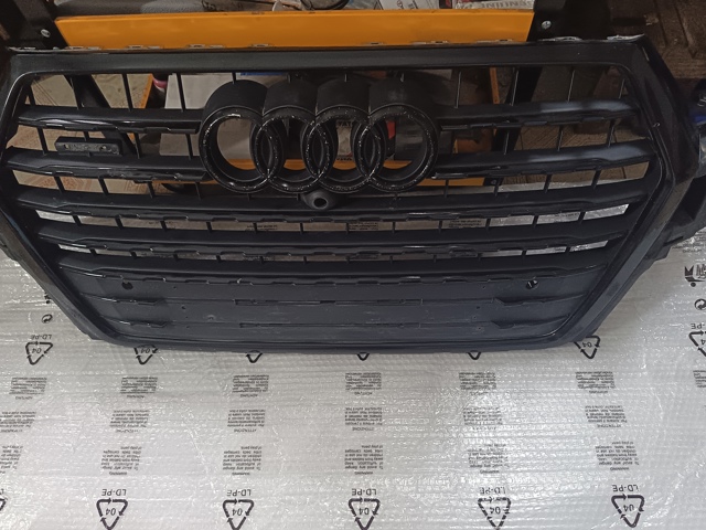 Решітка 4M0853651F VAG