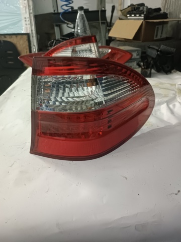 Фара задня права зовнішня A2118201664 MERCEDES