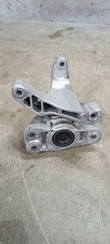 Права опора двигуна 112106RC0B NISSAN