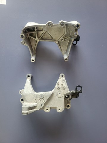 Кронштейн подушки (опори) двигуна, правої 112314BA0B NISSAN