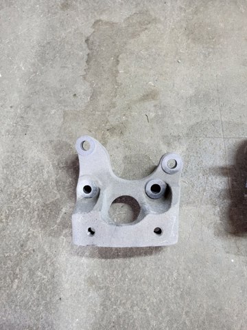 Кронштейн подушки (опори) двигуна, задньої 113325NA0A NISSAN