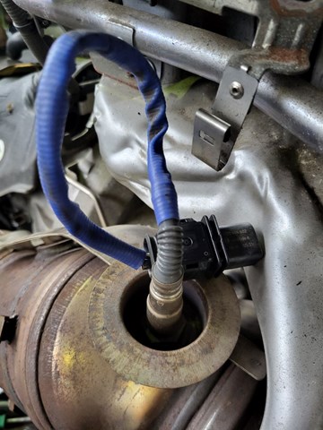 Труби і підвіска глушника 208A24HK0B NISSAN