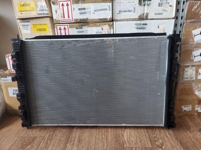 Радіатор двигуна 214606RA0B NISSAN