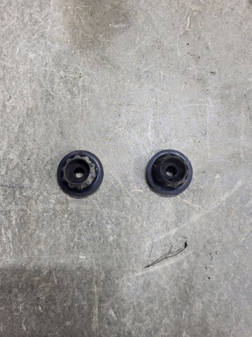Подушка радіатору нижня 215075NN0A NISSAN