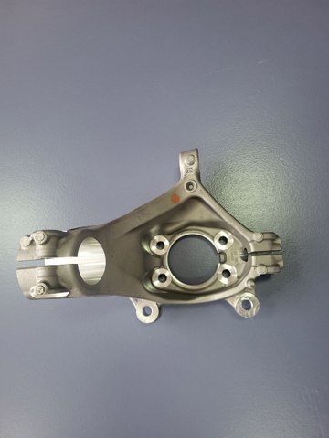 Кулак поворотний передній правий 400146RR0A NISSAN