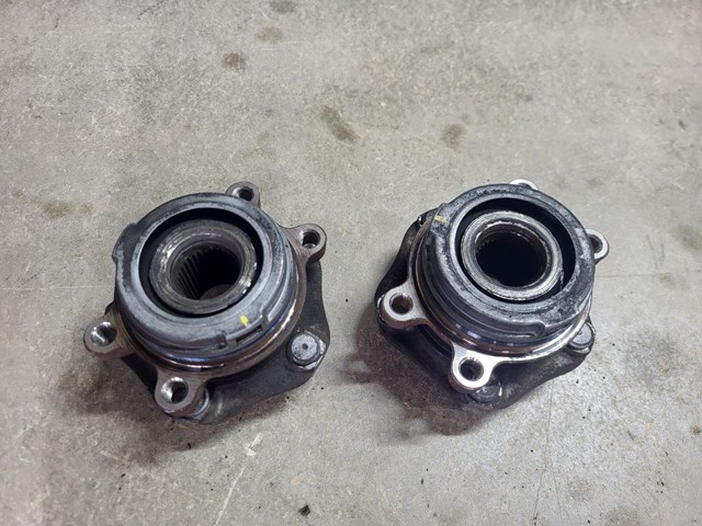 Маточина колеса передня 402023JA1A NISSAN