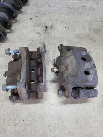 Супорт гальмівний, передній, правий 410014GA0A NISSAN