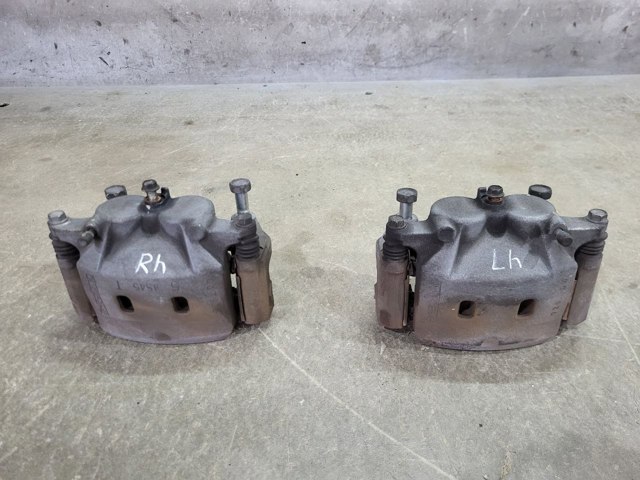Супорт гальмівний, передній, правий 410014GS0A NISSAN