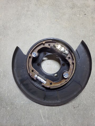 Диск опорний, заднього гальм. барабана, правий 440001MB6A NISSAN