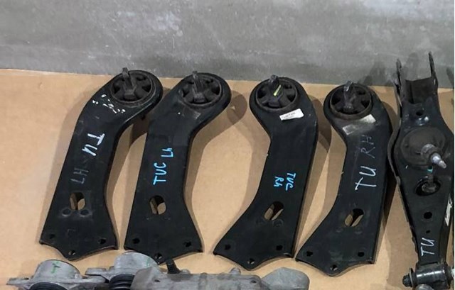 Важіль/тяга задньої підвіски подовжній нижній, правий 55280H3000 HYUNDAI