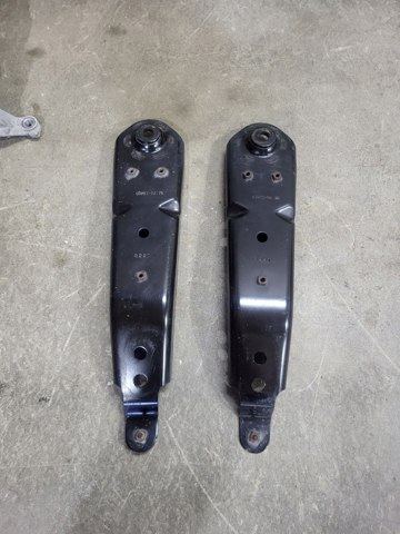 Кронштейн задньої балки 554515NA0A NISSAN