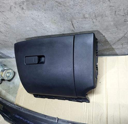 Кришка бардачка 5UT24DX9AC CHRYSLER