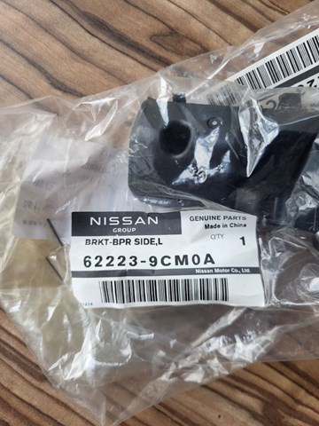 Напрямна переднього бампера, ліва 622239CM0A NISSAN