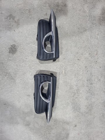 Ободок/окантовка фари противотуманной, правий 622564GA0A NISSAN
