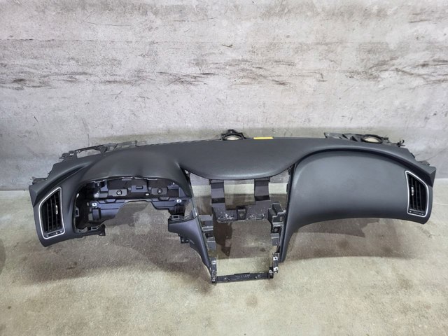 Панель приладів торпеди 682004GF0A NISSAN