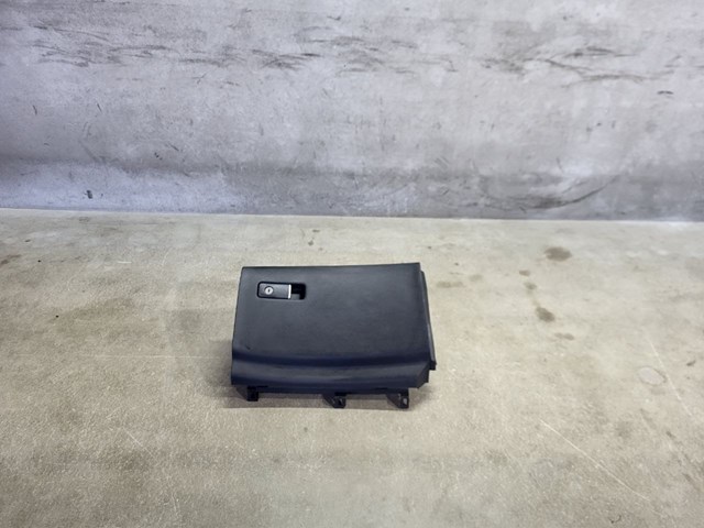Кришка бардачка 685004GF1A NISSAN