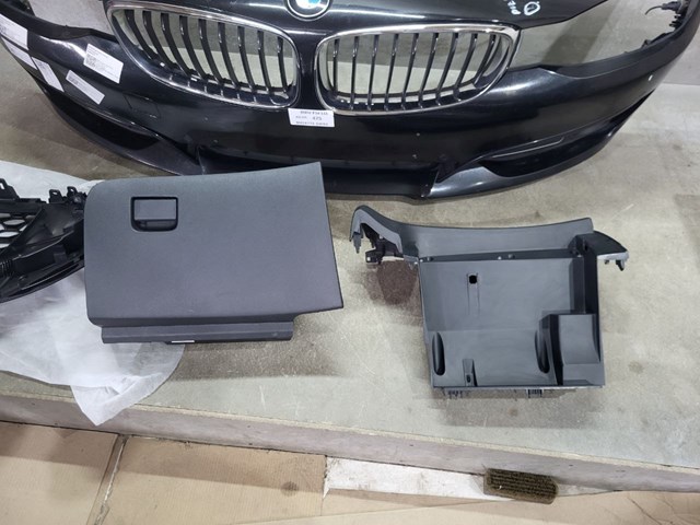 Ящик для предметів догляду 685104BA0A NISSAN