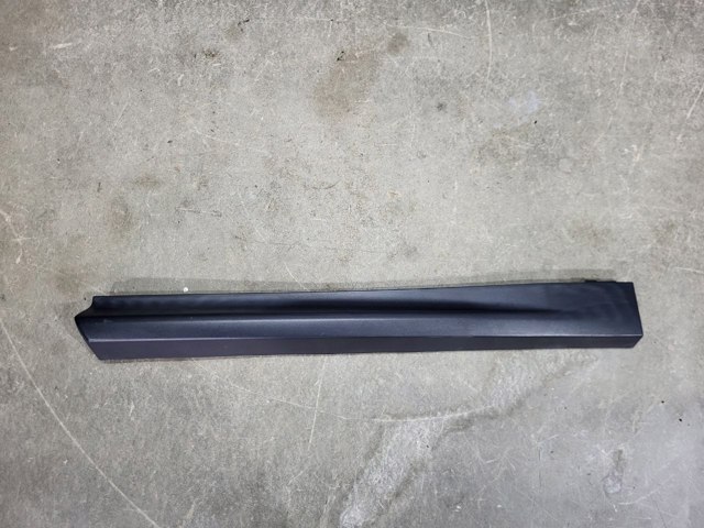 Накладка задніх лівих дверей, нижня 828715NA0A NISSAN