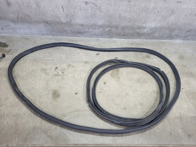 Ущільнювач задніх 3/5-х дверей FT4Z58404A06C FORD