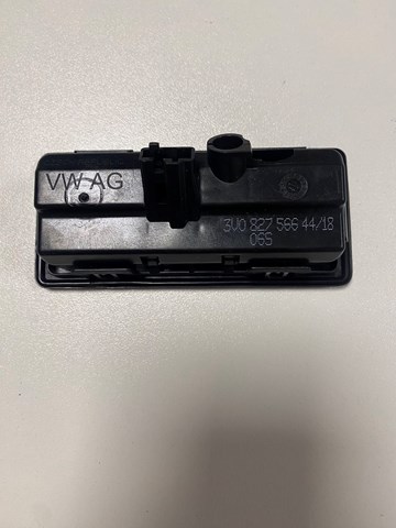 Кнопка приводу замка третіх/ п'ятих дверей 3V0827566 VAG