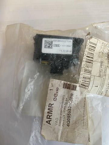 Кнопка приводу замка третіх/ п'ятих дверей 4G0959831C5PR VAG