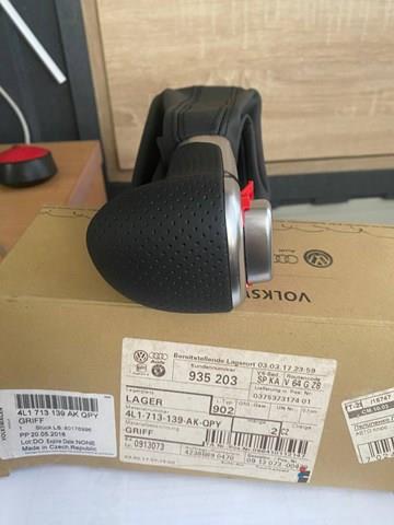 Рукоятка важеля КПП 4L1713139AKQPY VAG