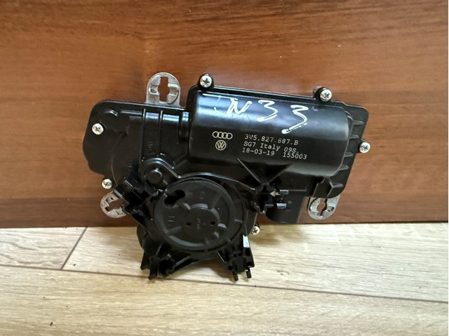 Мотор-привід відкр/закр. замку багажника (3/5-х дв.) 3V5827887B VAG