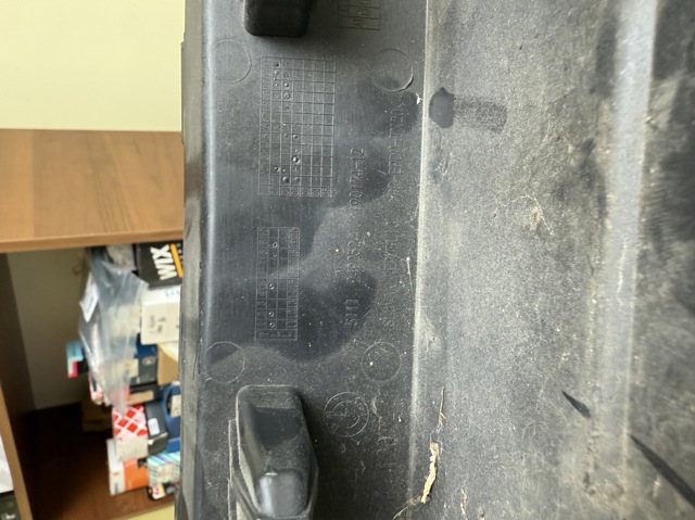 Кронштейн бампера переднього, центральний 51119492524 BMW