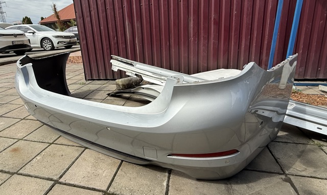 Бампер задній 51127475601 BMW