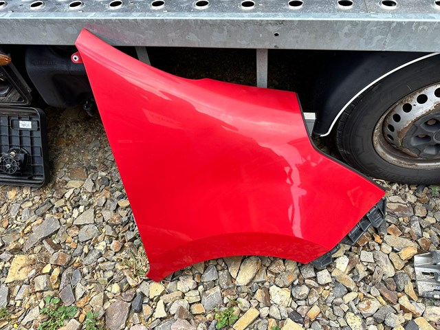 Переднє праве крило 631001746R RENAULT