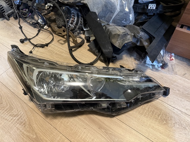 Фара правая 8111002L5000 TOYOTA