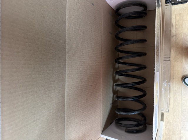 Пружина передня A4603210604 MERCEDES
