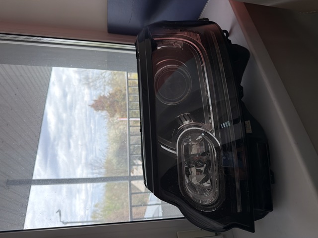 Основна фара в зборі ліва LR046927 LAND ROVER