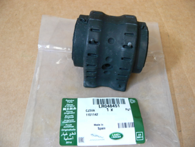 Втулка переднього стабілізатора LR046092 LAND ROVER