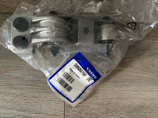 Подушка (опора) двигуна, нижня 30680750 VOLVO