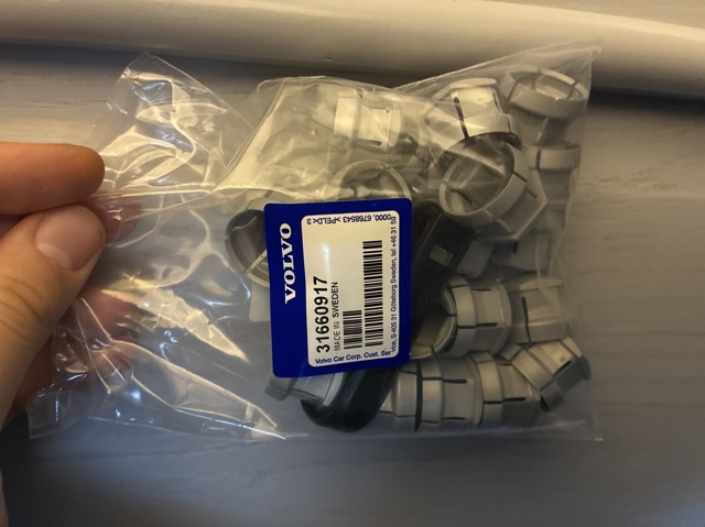 Ковпачок колісного болта 31660917 VOLVO