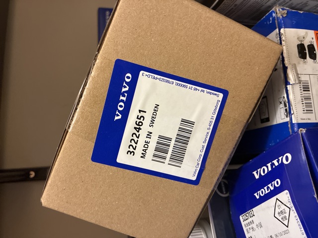 Кришка двигуна передня 32224651 VOLVO