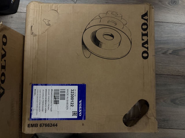 Диск переднього гальма 32300122 VOLVO