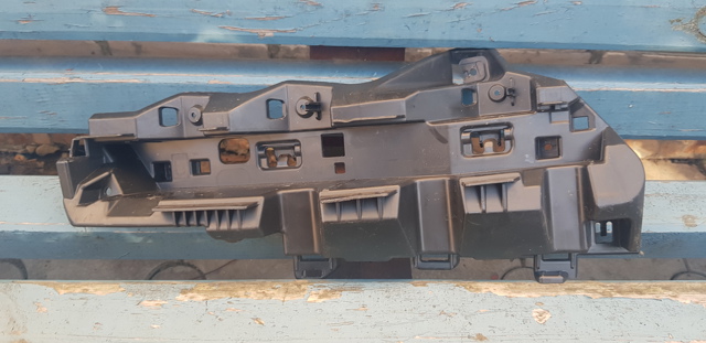 Кронштейн бампера заднього, правий 51129878962 BMW