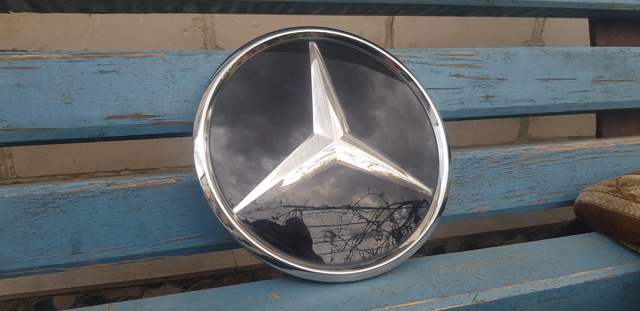 Емблема решітки радіатора A0008880500 MERCEDES