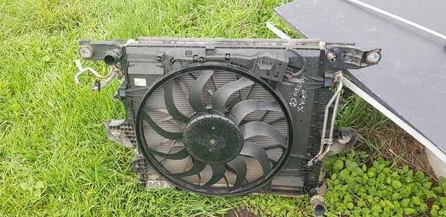 Дифузор радіатора охолодження, в зборі з двигуном і крильчаткою A0999064000 MERCEDES