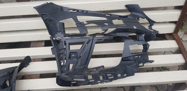 Праве кріплення переднього бампера A2058855602 MERCEDES
