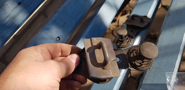Замок кришки капота A2118800360 MERCEDES