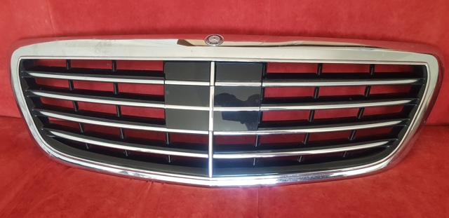 Решітка радіатора A2228800483 MERCEDES